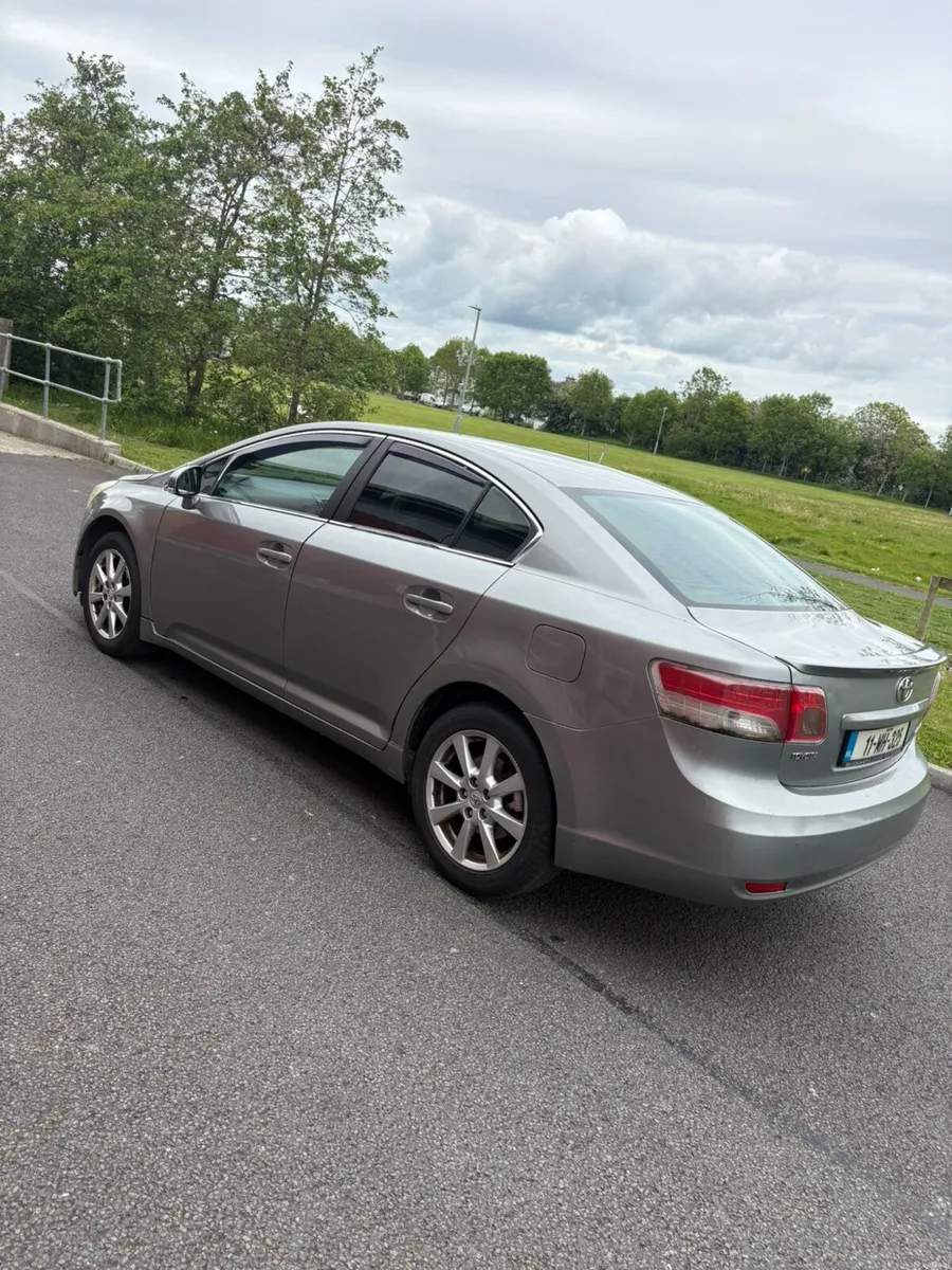 Toyota Avensis 2011 - Image 2