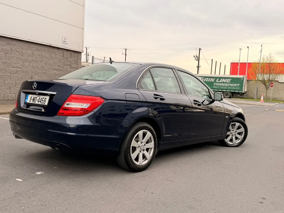 Mercedes-Benz C-Class 2011 - Image 3