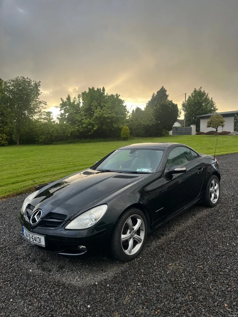 Mercedes-Benz SLK 2004 auto low kms - Image 1