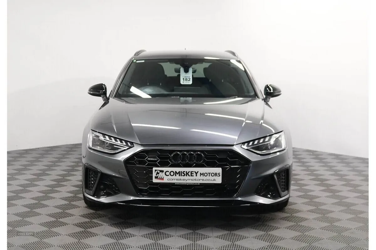 Audi A4 Avant TDI Black Edition - Image 2