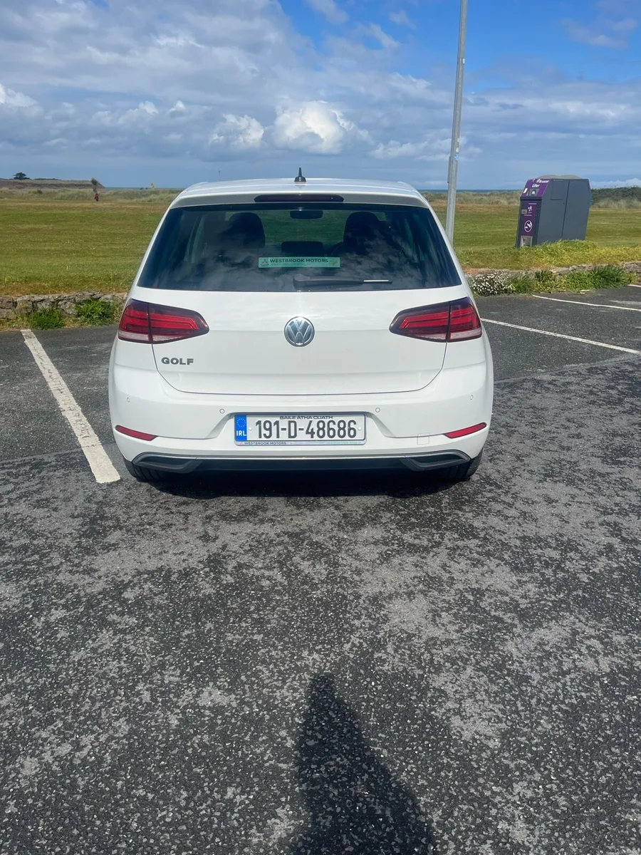 2019 Volkswagen Golf - Image 2