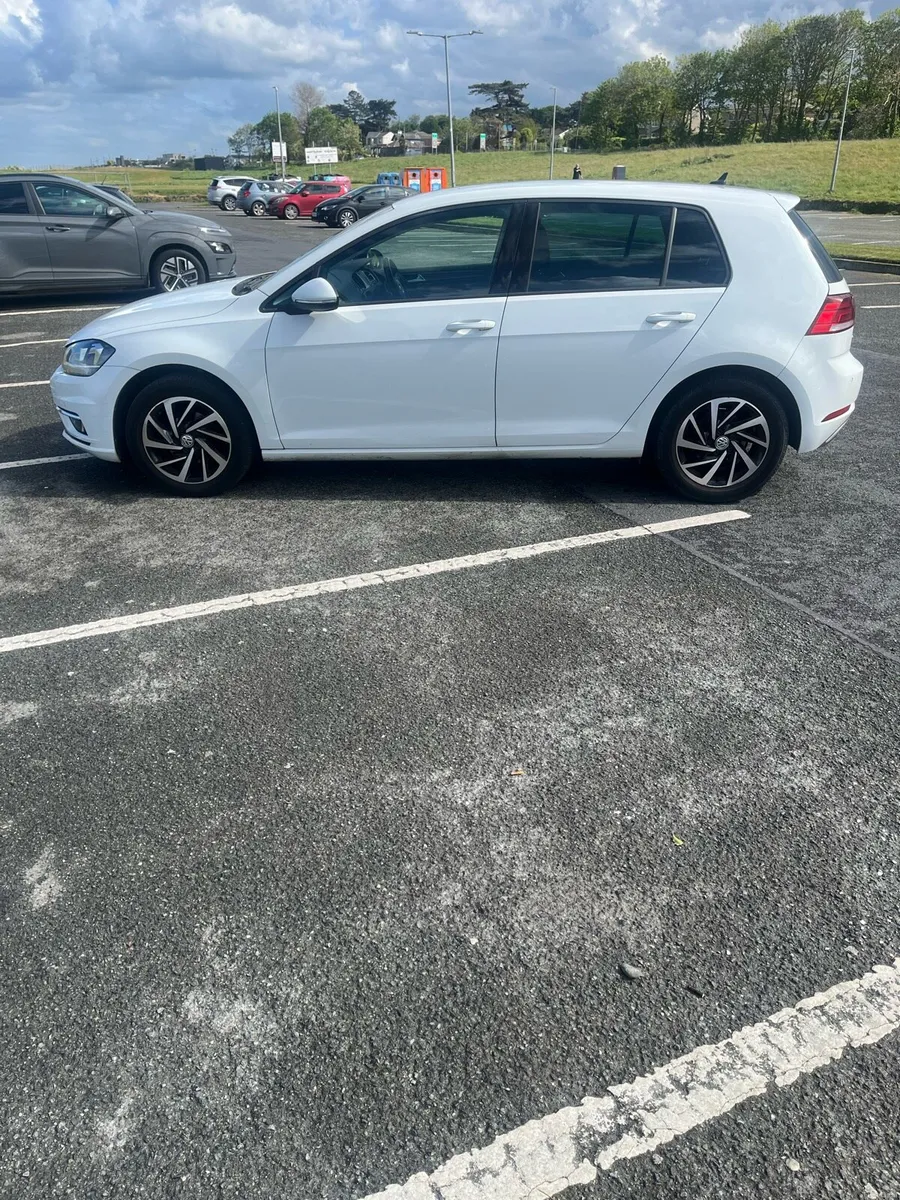 2019 Volkswagen Golf - Image 3