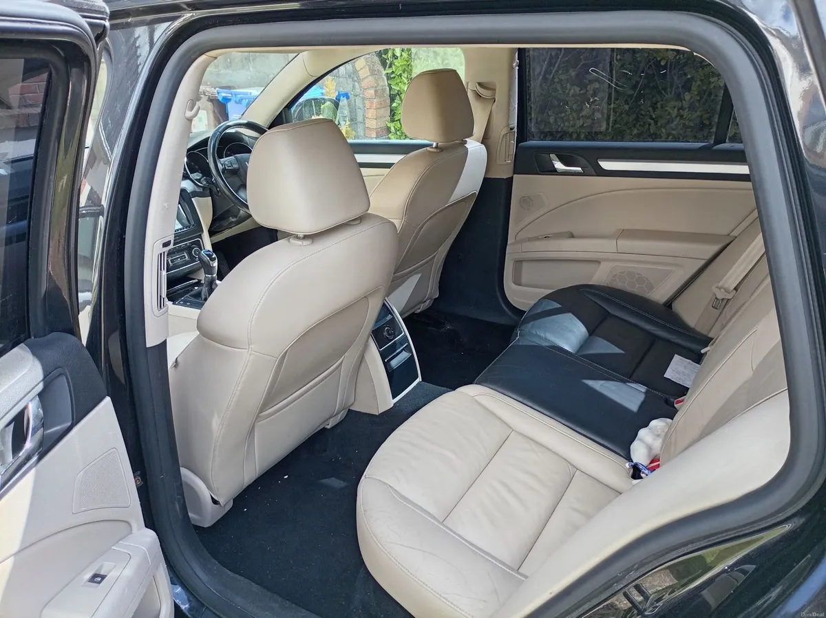 Skoda Superb 2011 - Image 1
