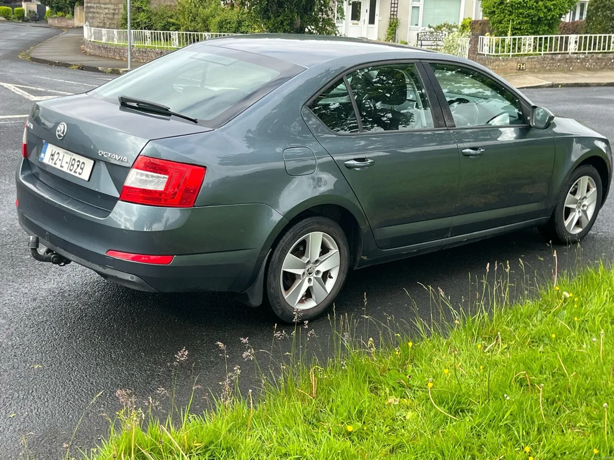 2014 Octavia, 1 Owner, only 130k km - Image 4
