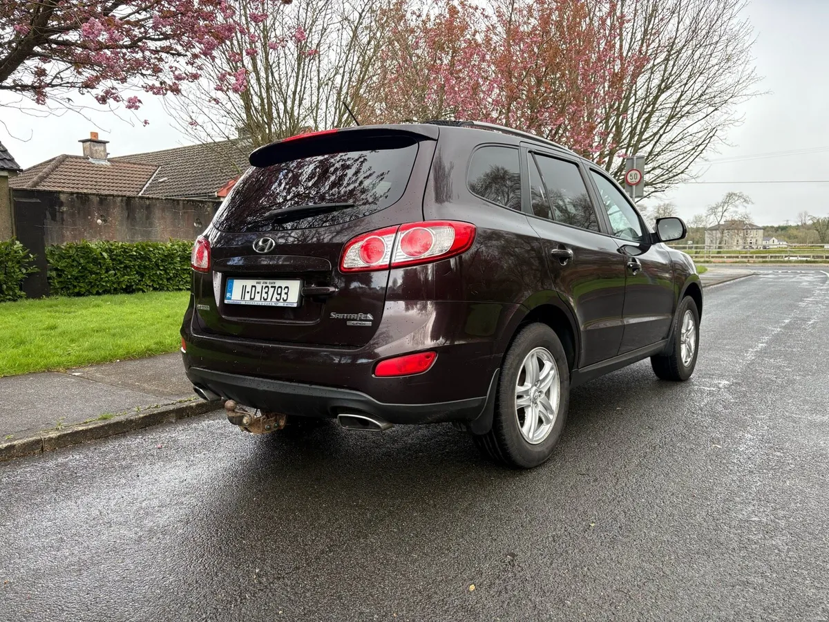 2011 Hyundai Sante Fe 7 Seats - Image 3