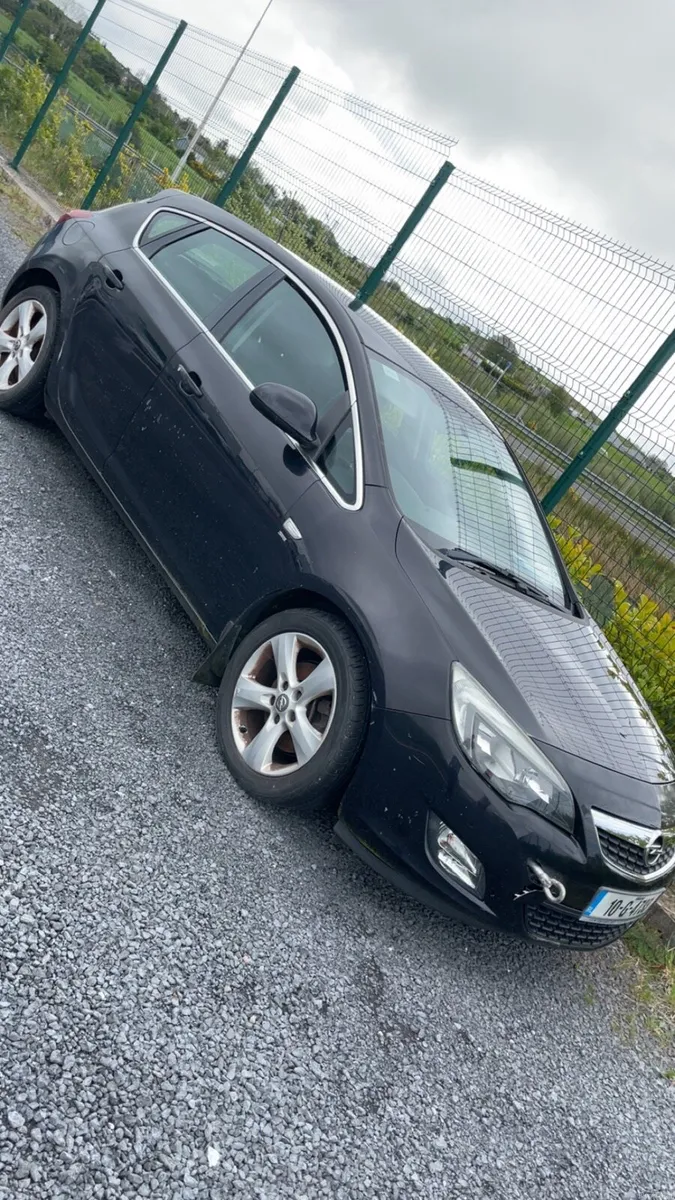 2011 Opel Astra for breaking - Image 1