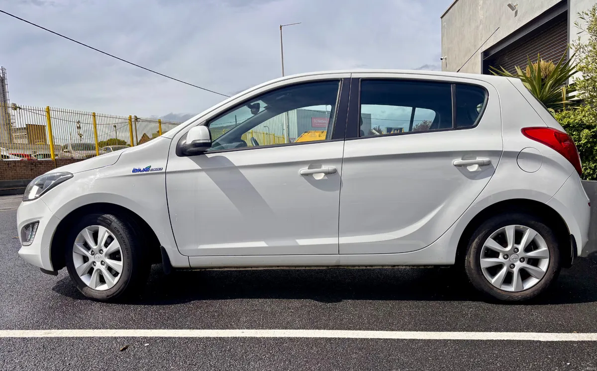 2015 Hyundai i20*FRESH NCT*ONLY 108k KM* - Image 4