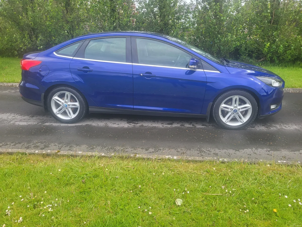 Ford Focus TITANIUM  1.5 DIESEL. - Image 2