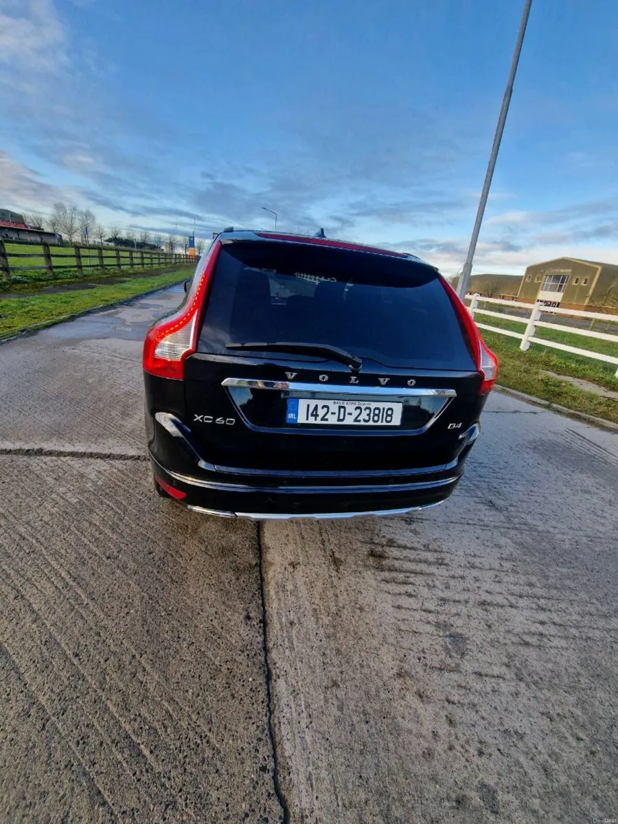 VOLVO CX60 Nice SUV - Image 4