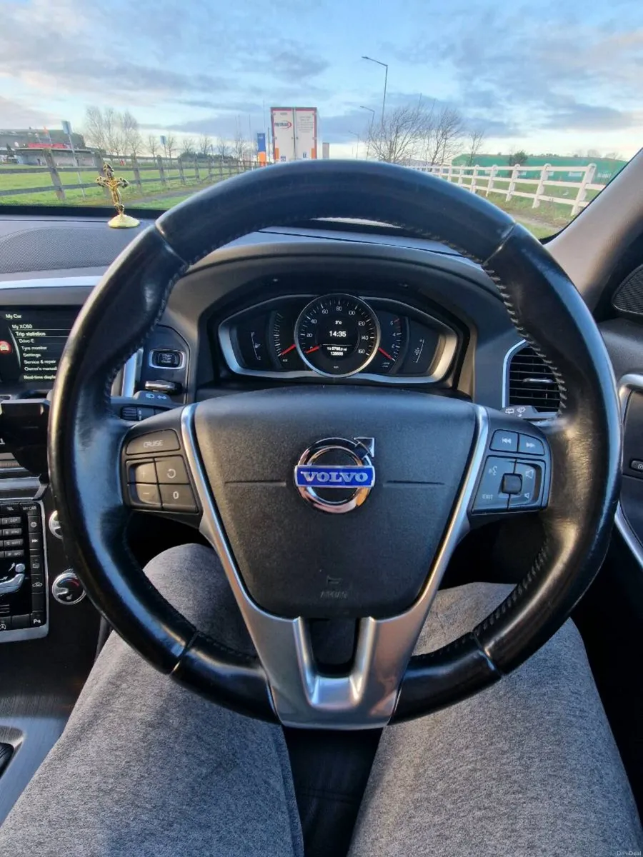 VOLVO CX60 Nice SUV - Image 6