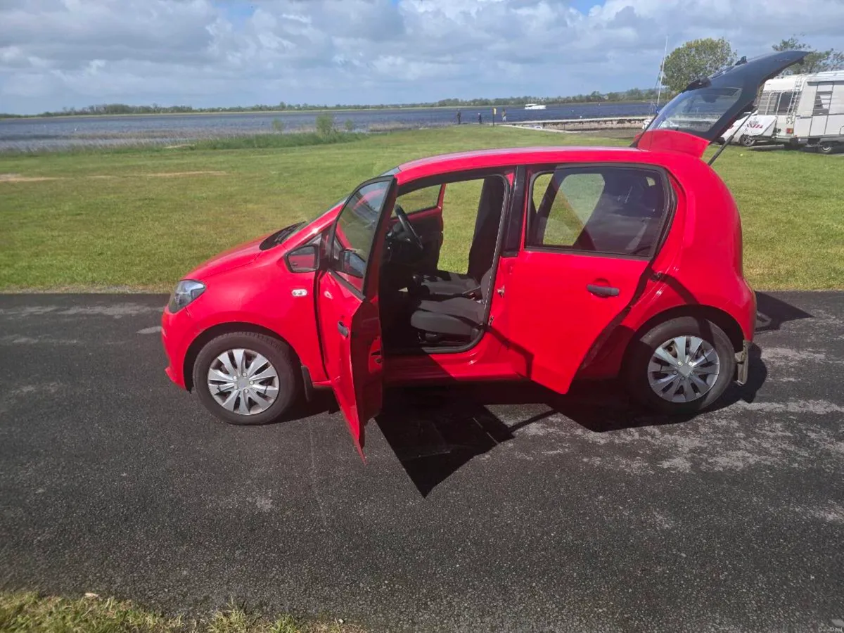 2015 Volskwagen UP - Image 4