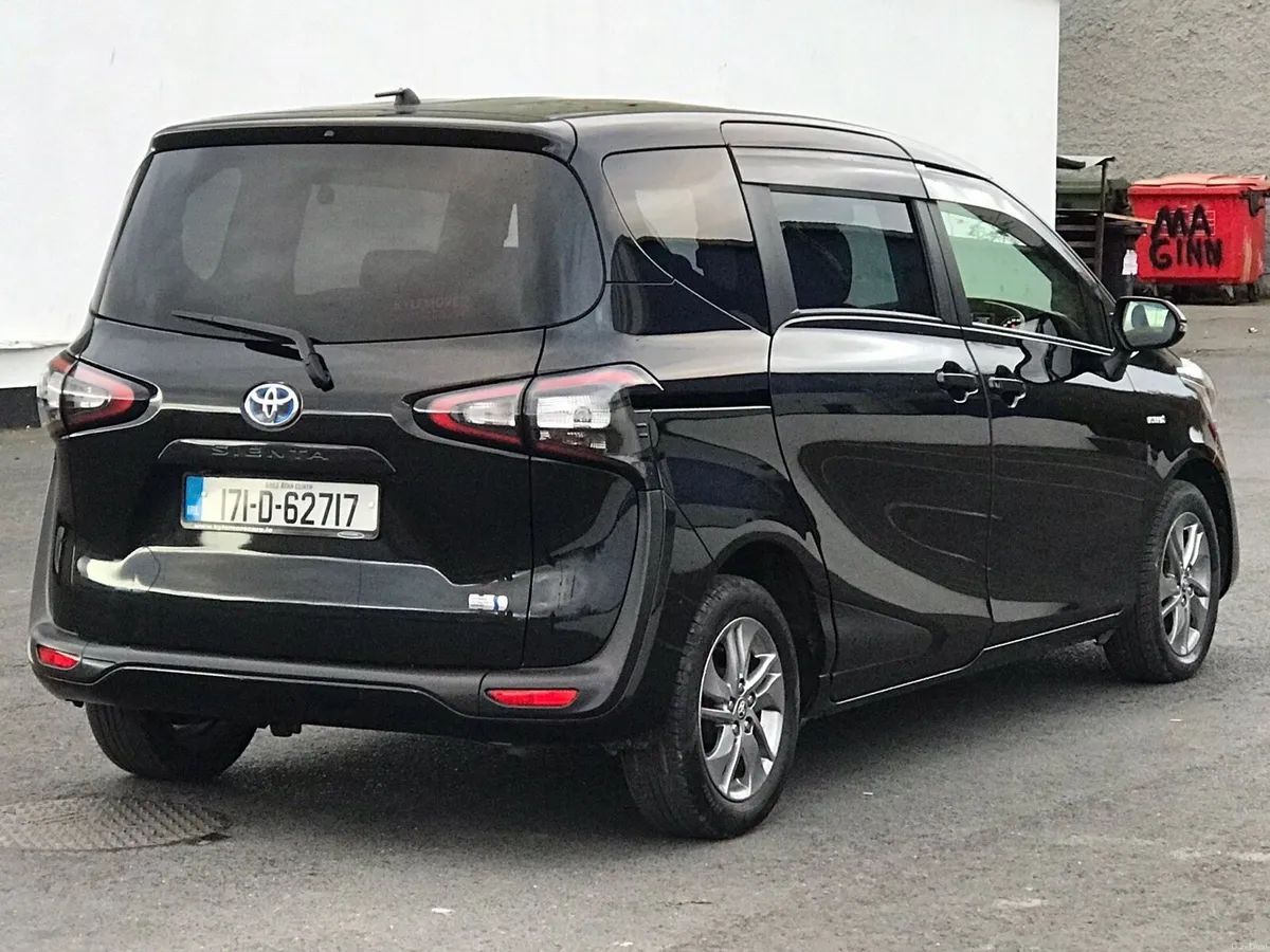 Toyota sienta - Image 2