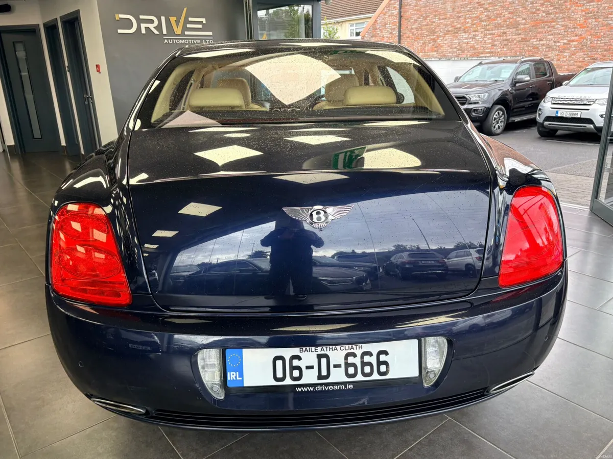 Bentley Flying Spur 6.0 Twin Turbo  2006 - Image 4
