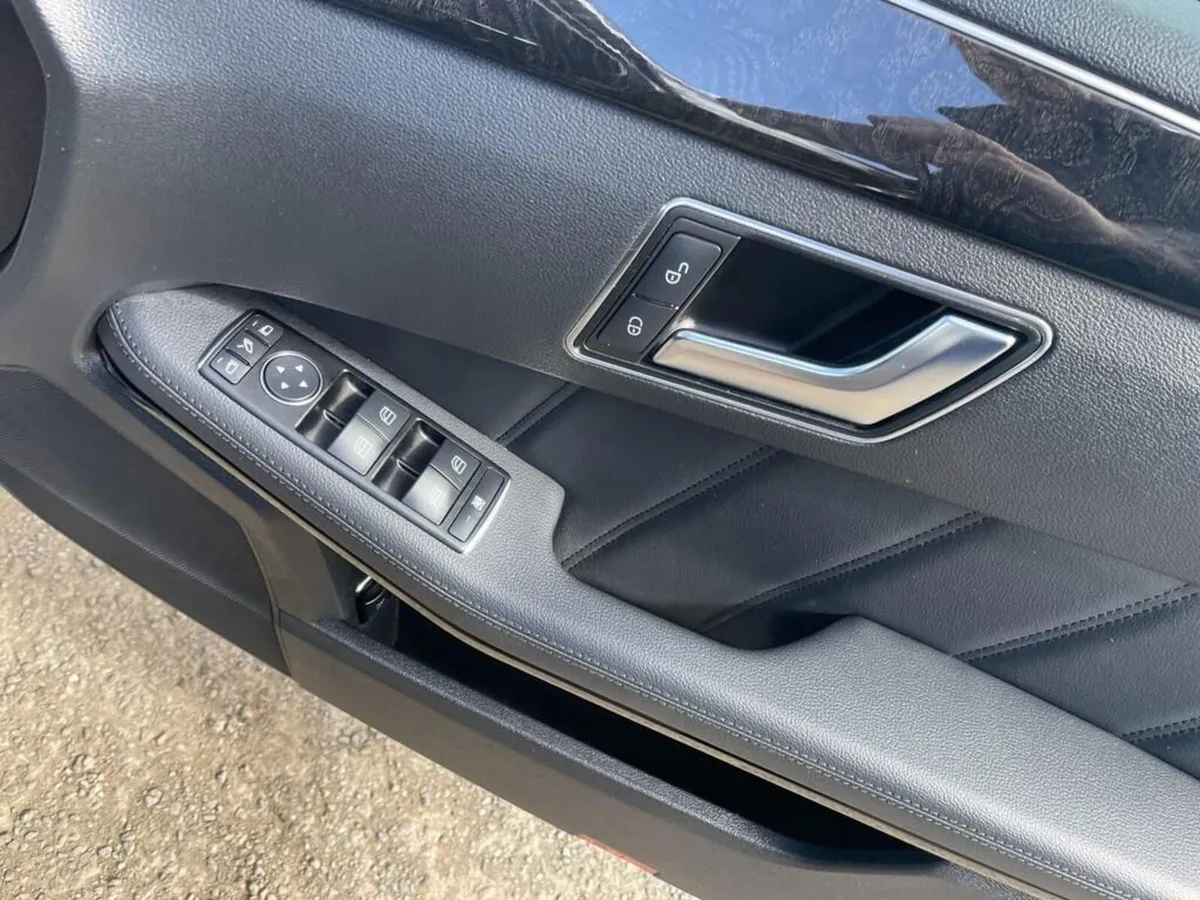 Mercedes-Benz E220 CDI Auto, Executive,  NCT 02/27 - Image 3