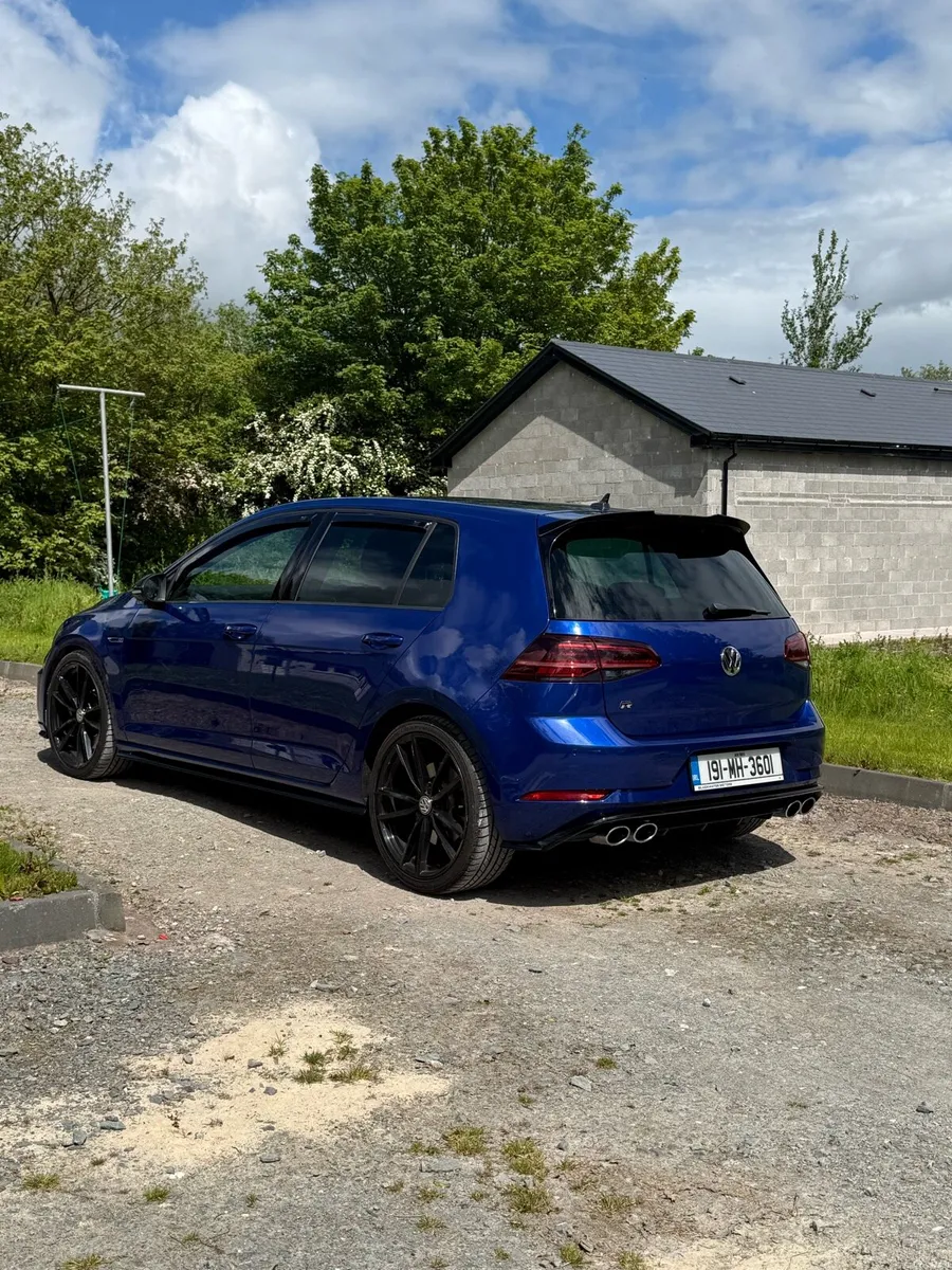 Volkswagen Golf R - Image 2