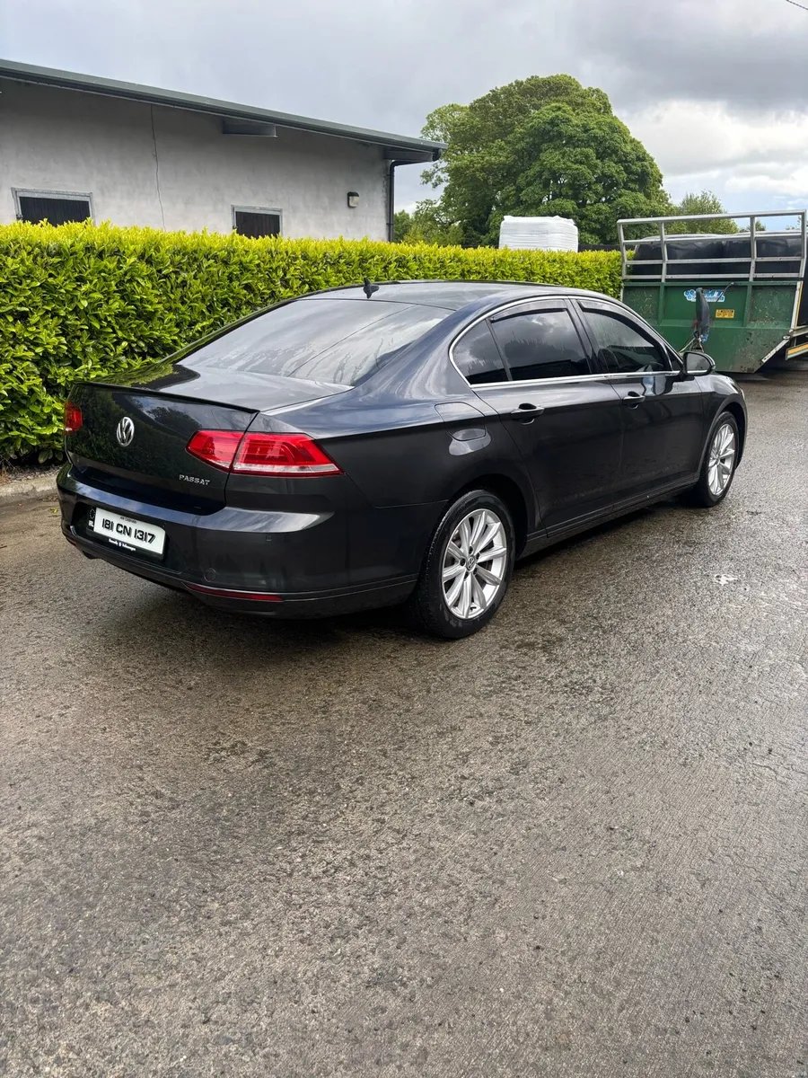 2018 volkswagon Passat - Image 3