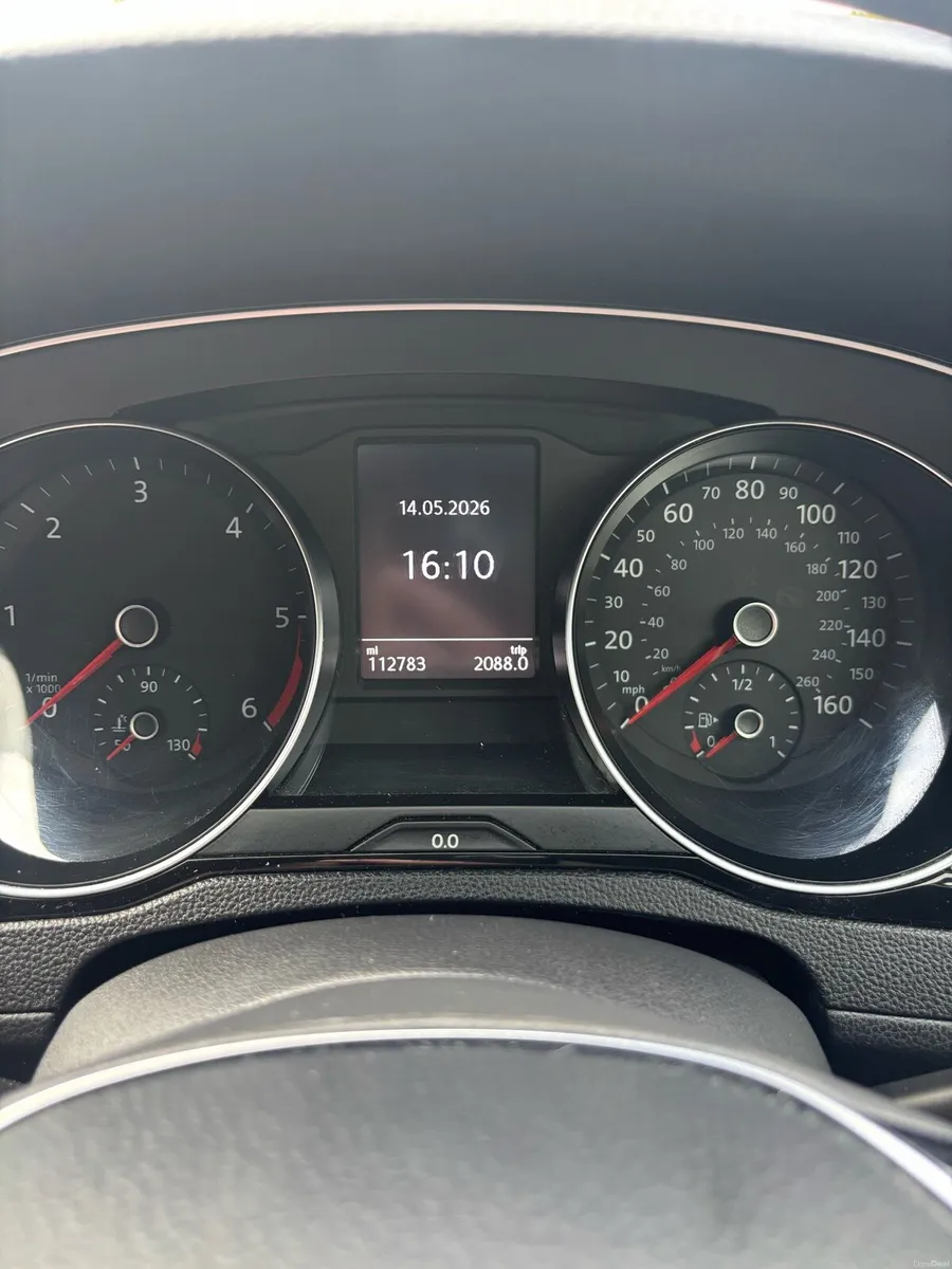 2018 volkswagon Passat - Image 4