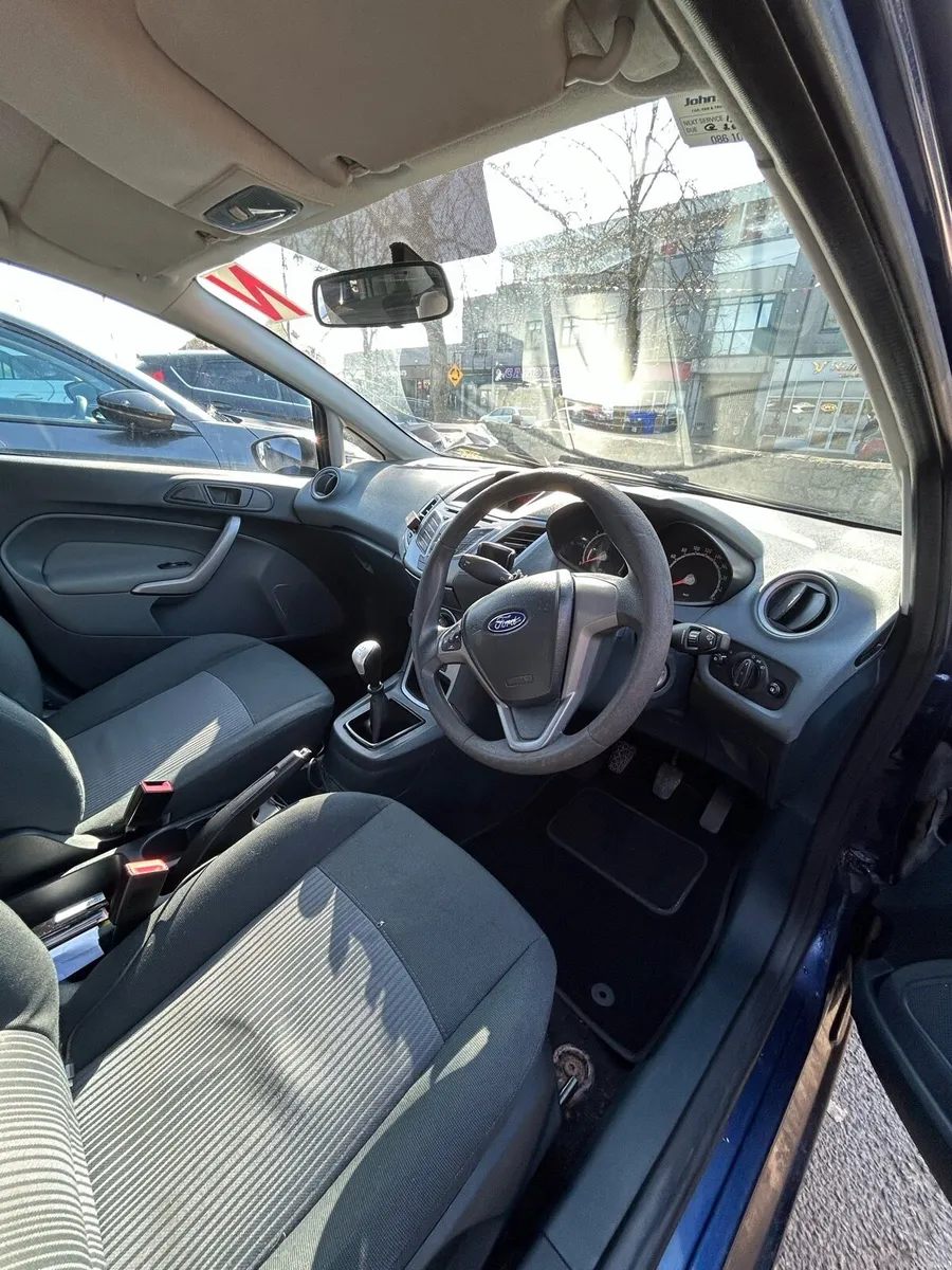 2010 Ford fiesta - Image 3