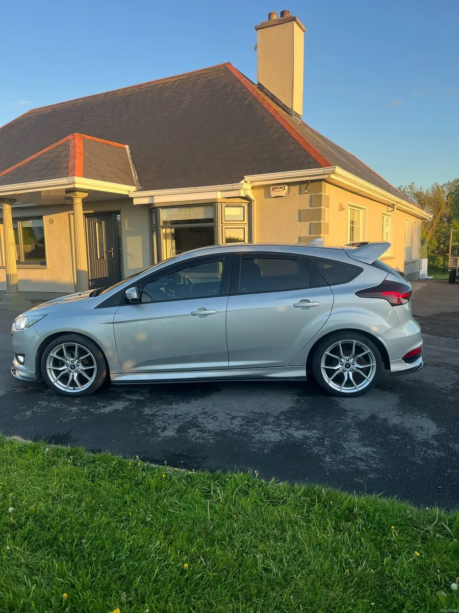 Ford focus LOW KMS - Image 2