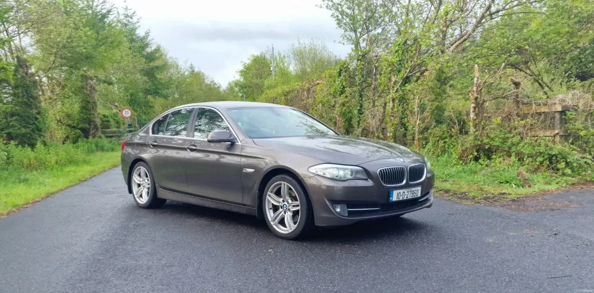 BMW 5-Series 2010 - Image 2
