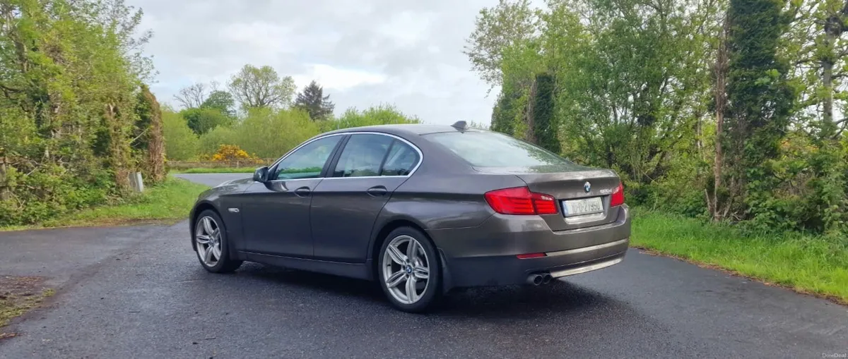 BMW 5-Series 2010 - Image 4