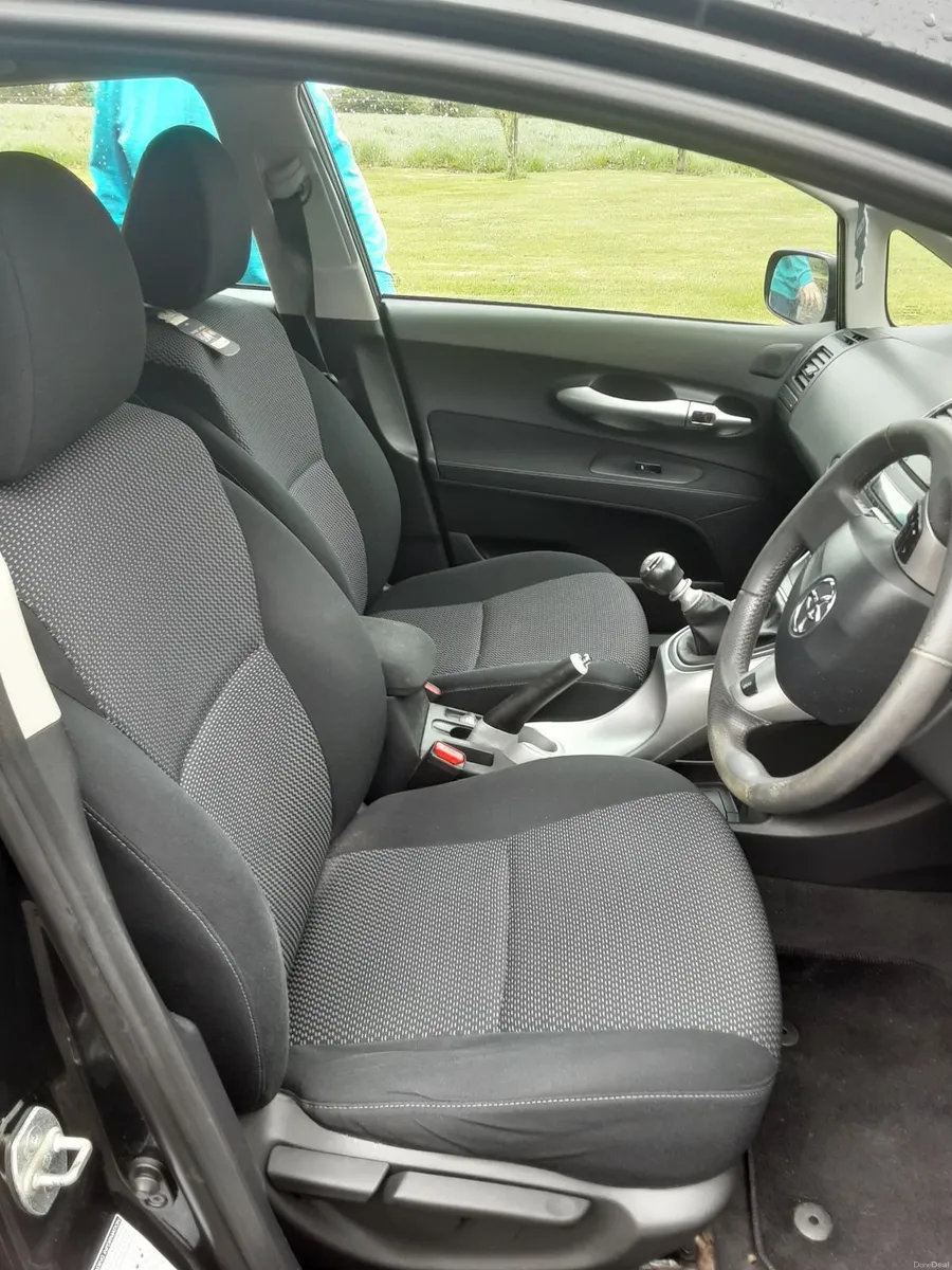 Toyota Auris 2011 - Image 3