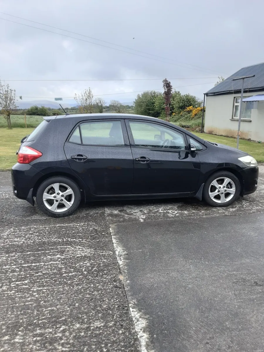 Toyota Auris 2011 - Image 1