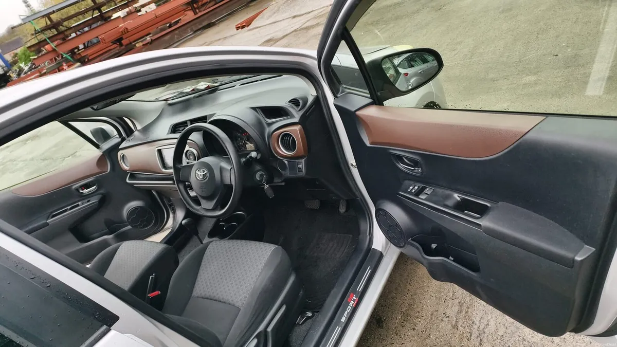 car - Image 3