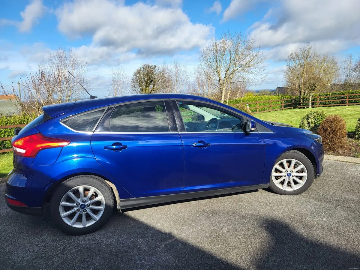151Ford Focus 1.5 TDCI Titanium 120PS 6SP 5 - Image 4