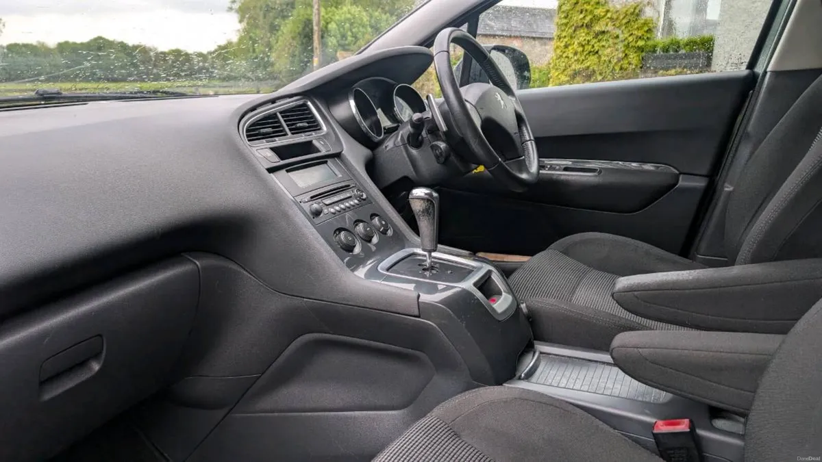 €2,600 Automatic Peugeot 5008 7 Seater Low Mileage - Image 3