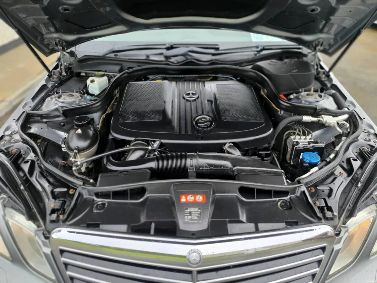 MERCEDES-BENZ E-CLASS RARE EXECUTIVE MODEL220 CDI - Image 4