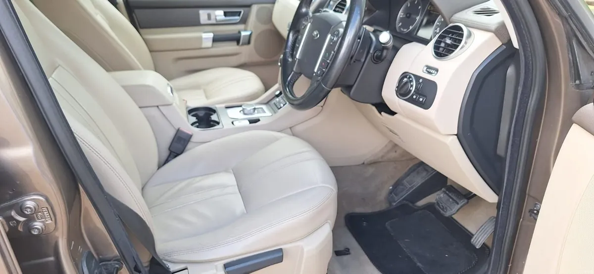 2014 Land Rover Discovery  / 7 seater - Image 5