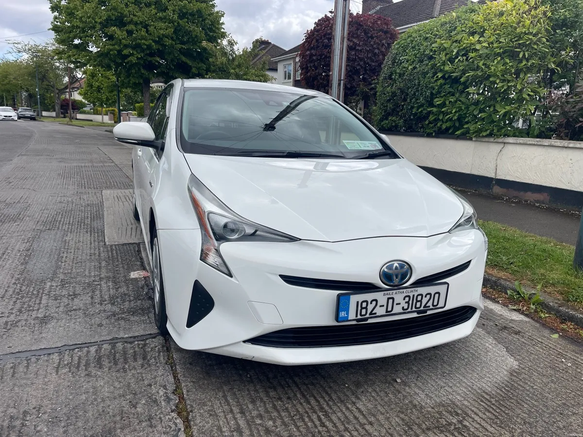 Toyota Prius 2018 HYBRID AUTOMATIC - Image 1