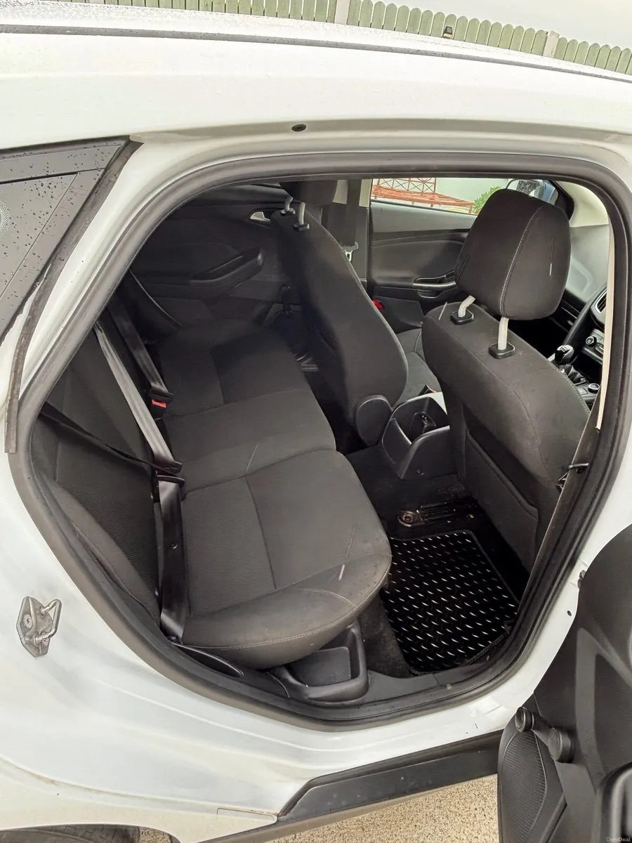 Ford Focus 2015 - Image 2