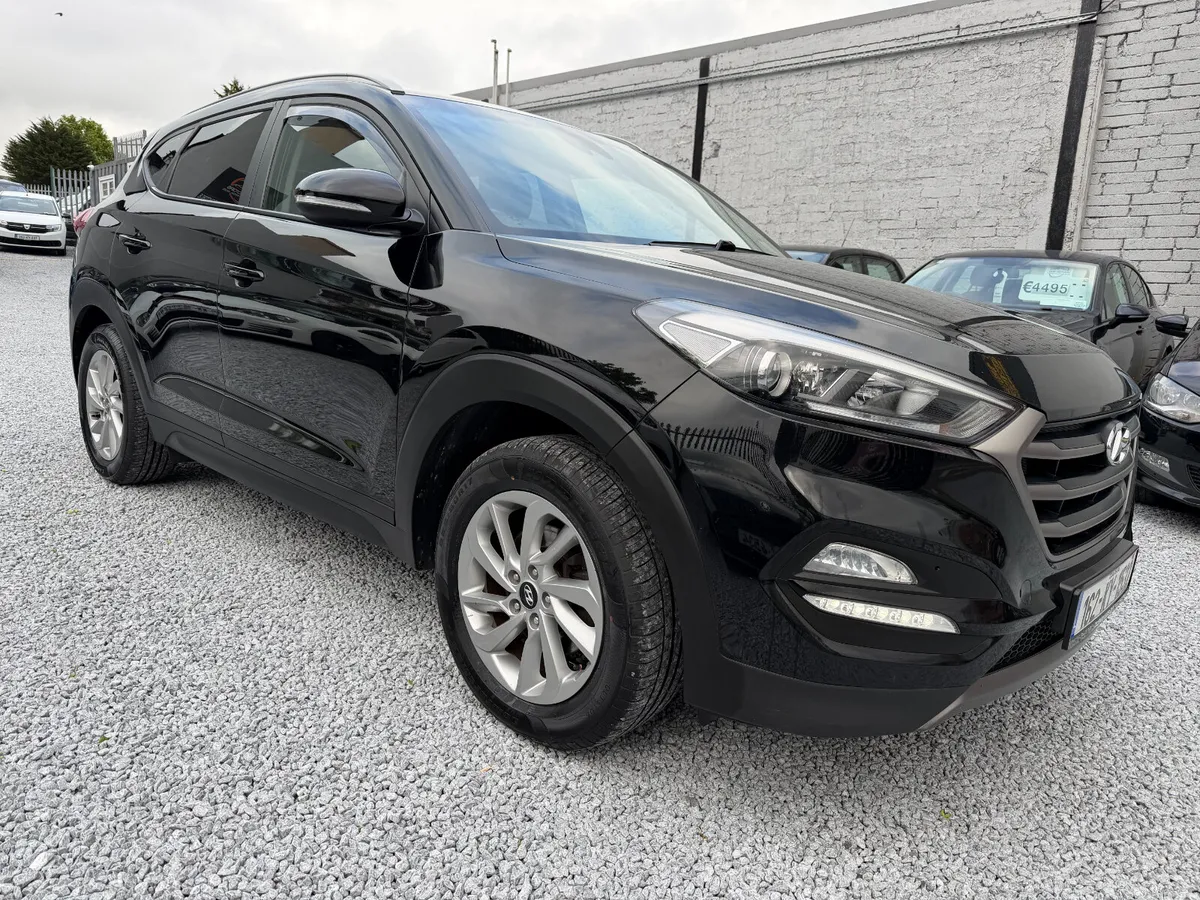 2016 (162) Hyundai Tucson 1.7 D SE NAV - Image 1