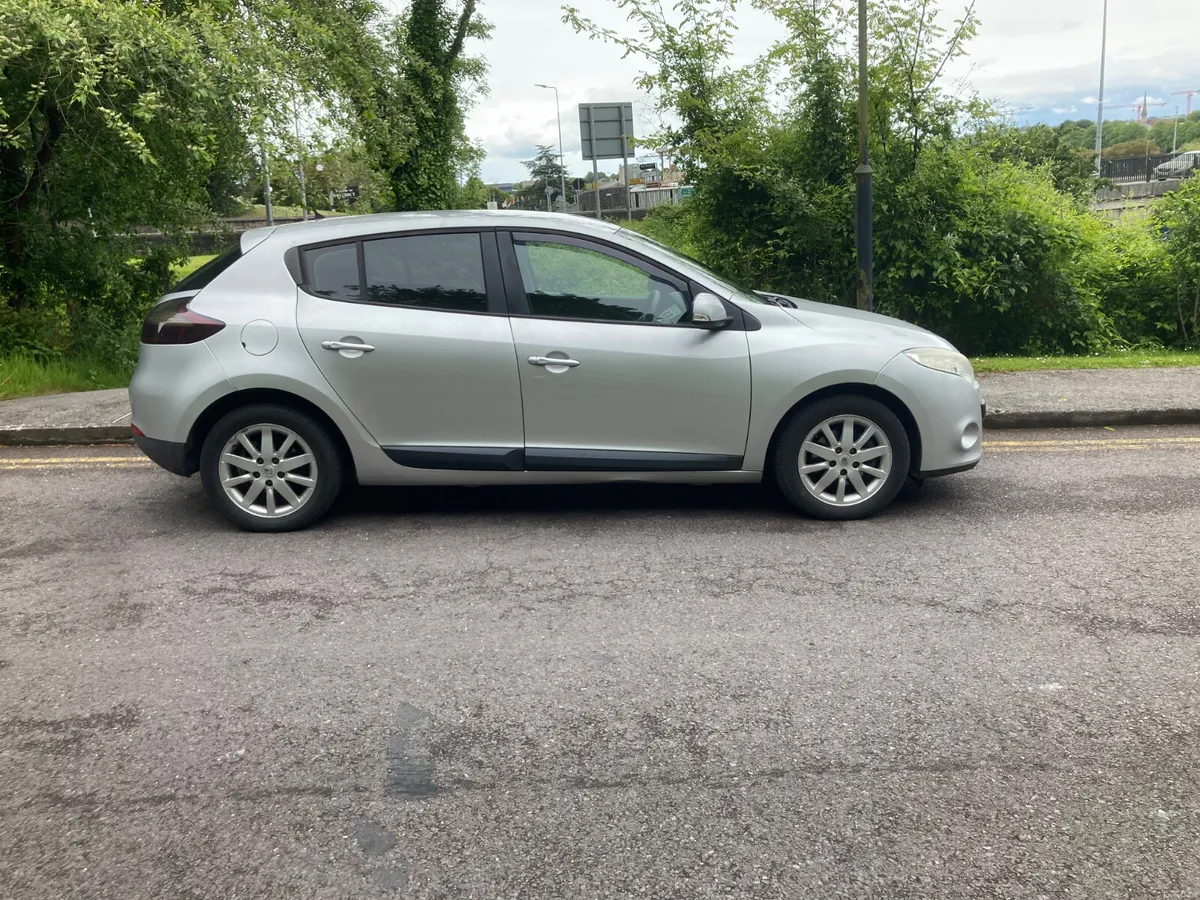 2010 Renault Megane 1.5 Diesel Hatchback - Image 2