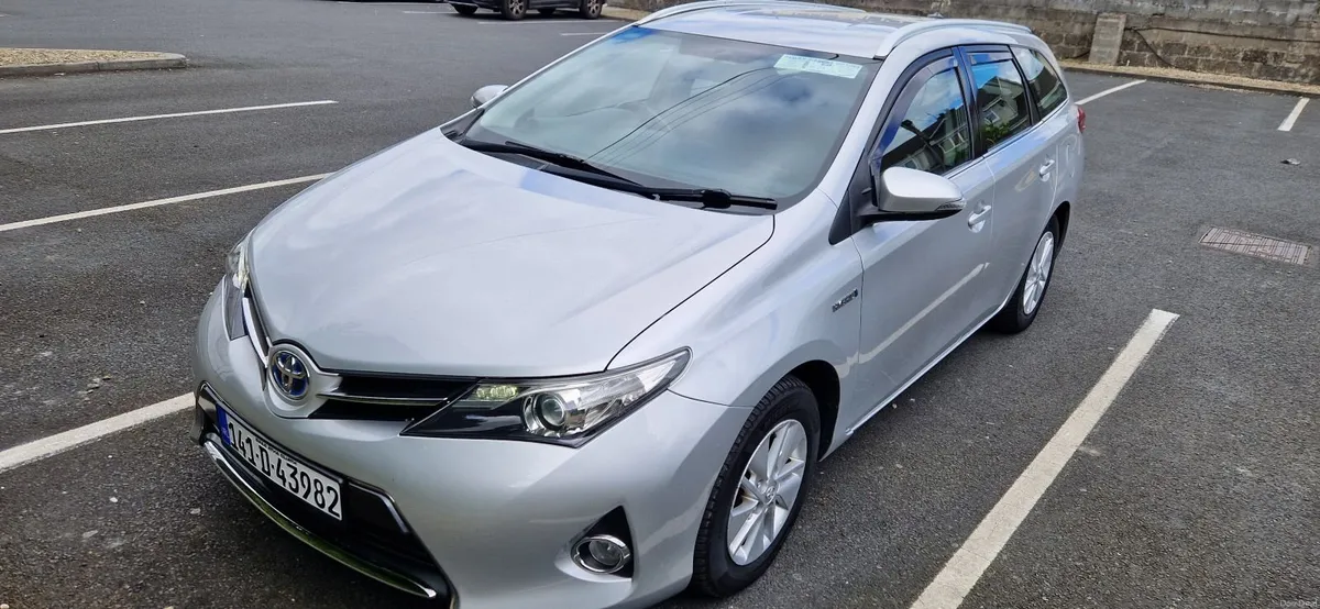 Toyota Auris 2014 1.8 Hybrid Estate - Image 1
