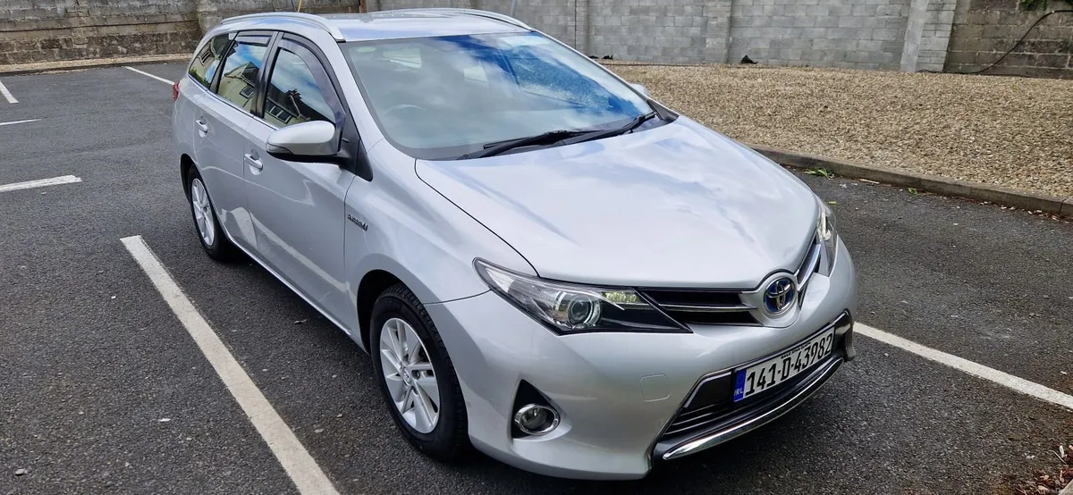Toyota Auris 2014 1.8 Hybrid Estate - Image 4