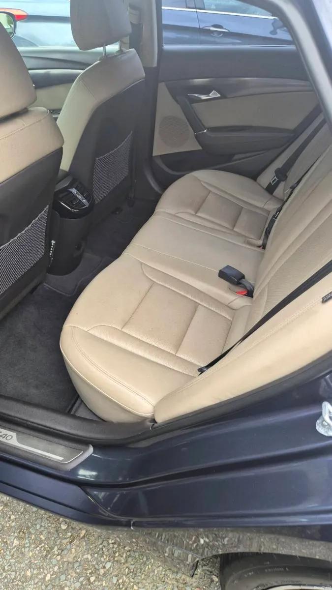 Hyundai i40 excutive - Image 4
