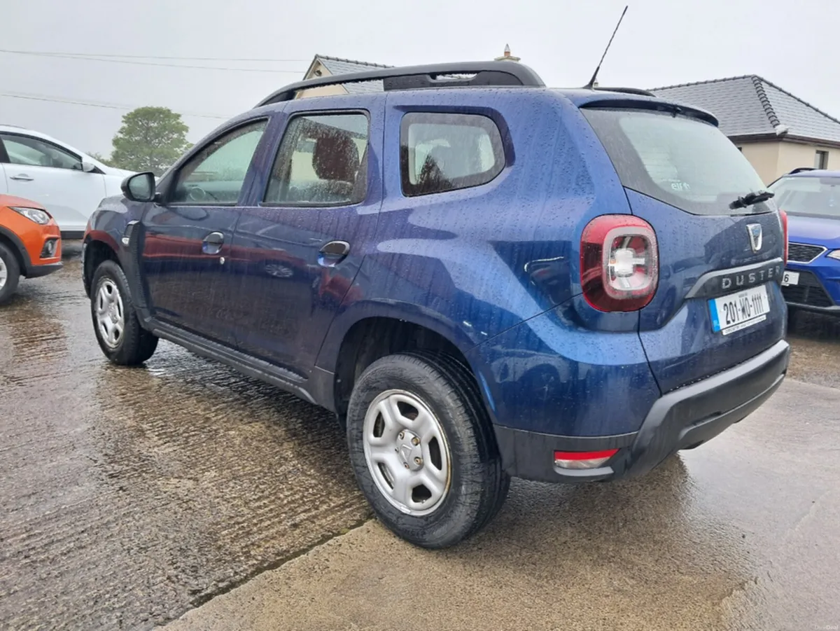 Dacia Duster ESSENTIAL BLUE DCI 115 5DR - Image 4