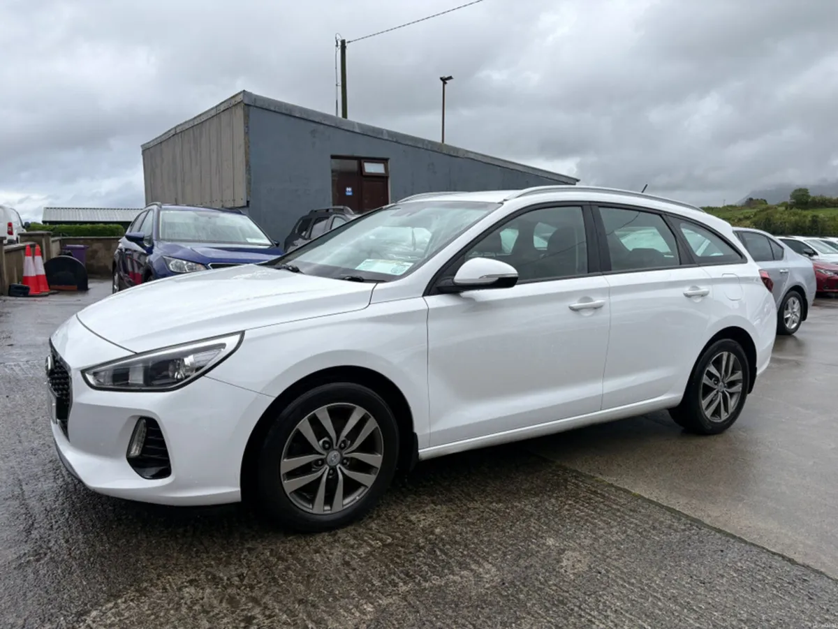 Hyundai i30 I 30 TOURER DELUXE 5DR DIESEL - Image 2