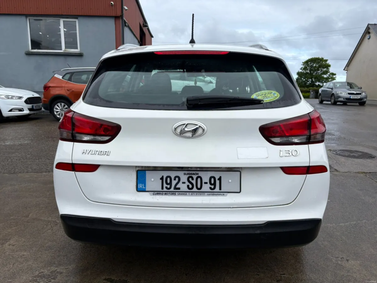 Hyundai i30 I 30 TOURER DELUXE 5DR DIESEL - Image 3