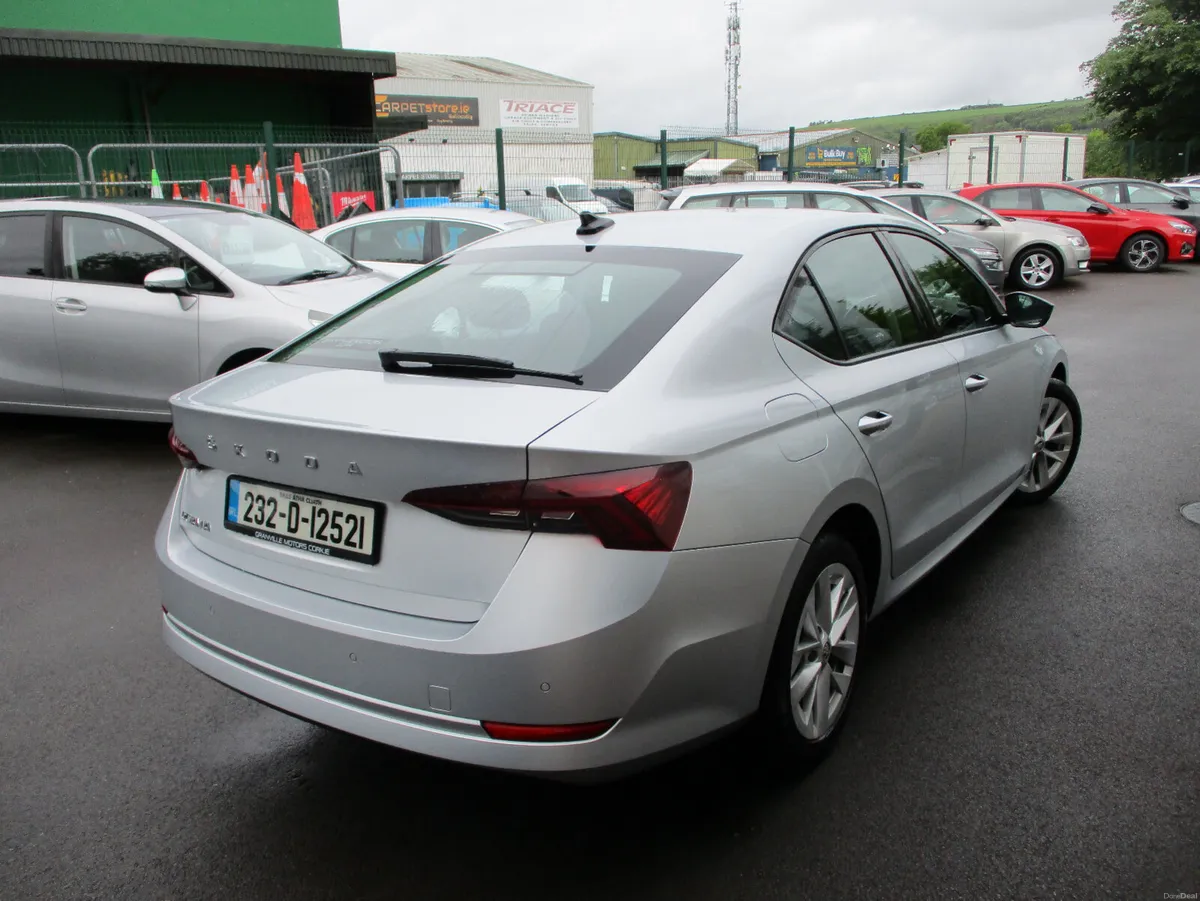 Skoda Octavia Ambition 2.0TDI 2023 - Image 5