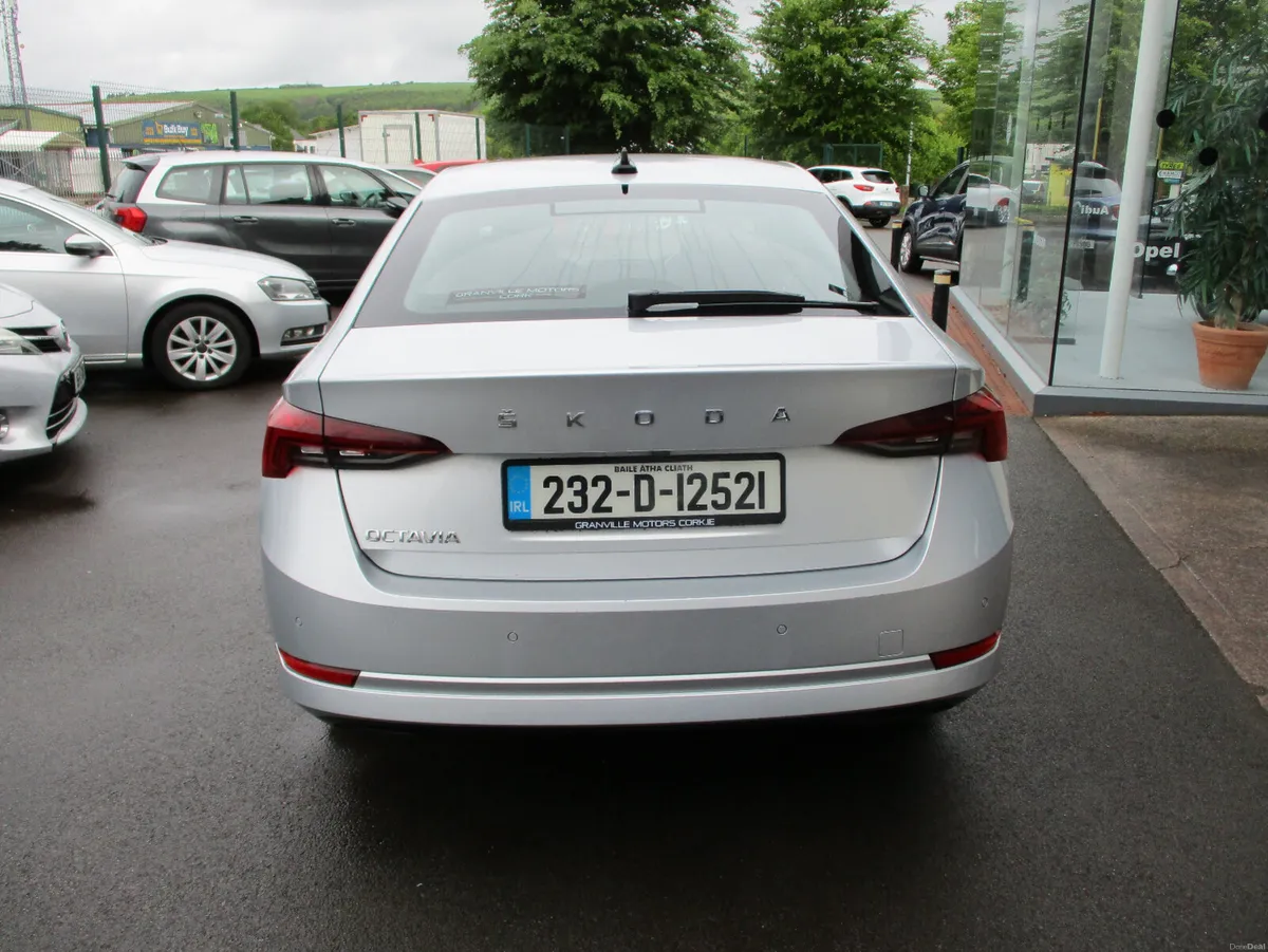 Skoda Octavia Ambition 2.0TDI 2023 - Image 6