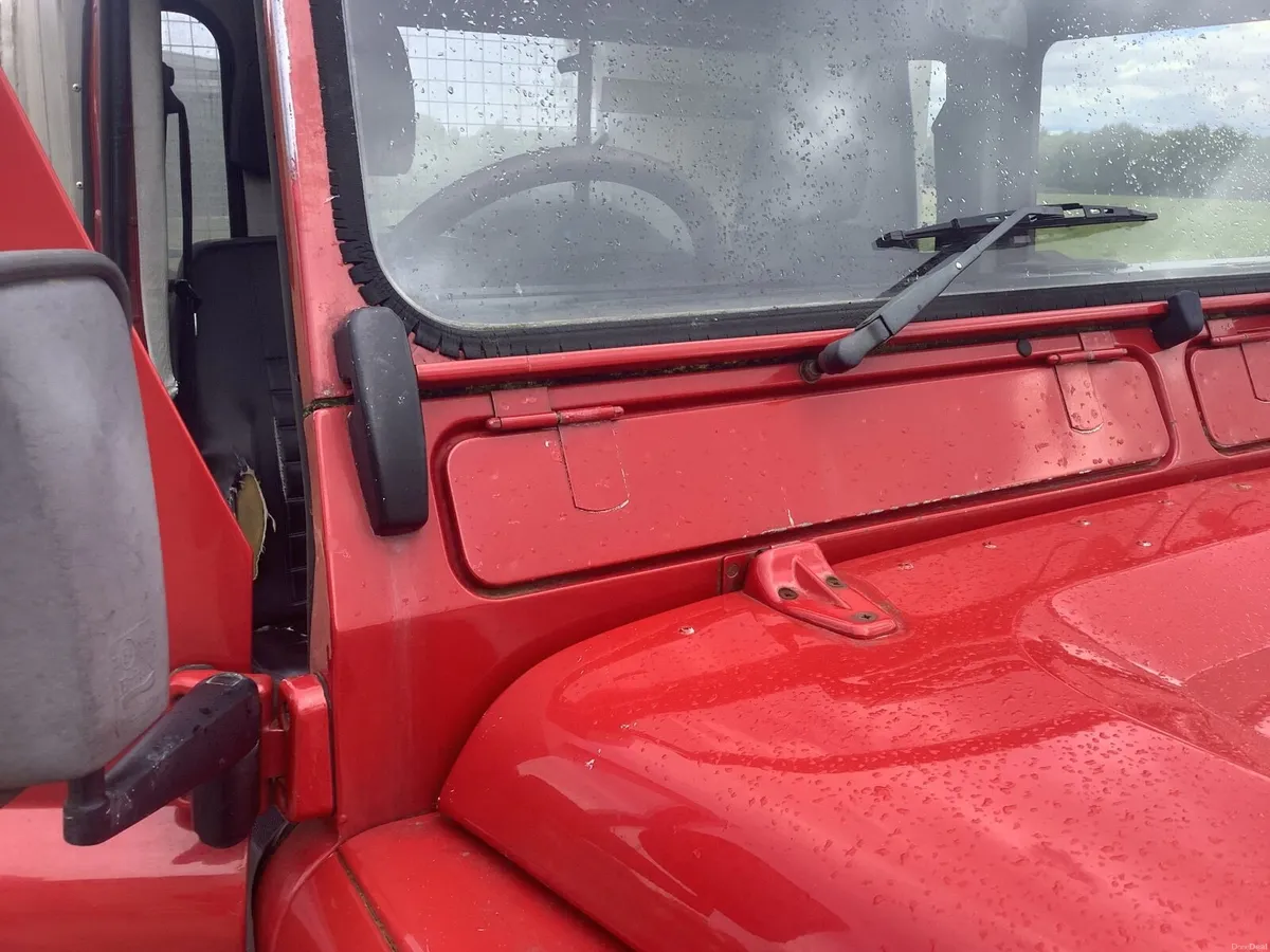 Land Rover Defender 2001 - Image 3