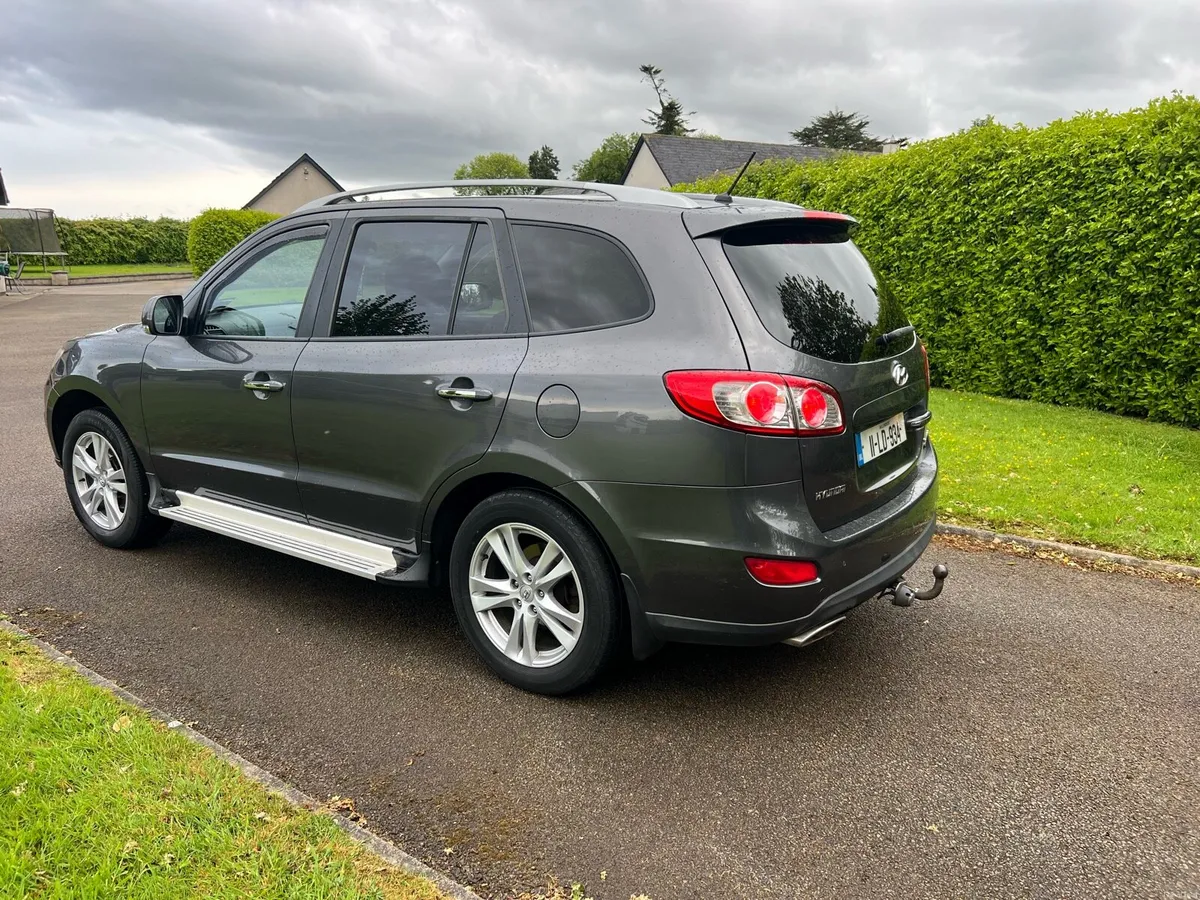 11 HYUNDAI SANTA FE 2.2 4x4 7 SEATER - Image 3