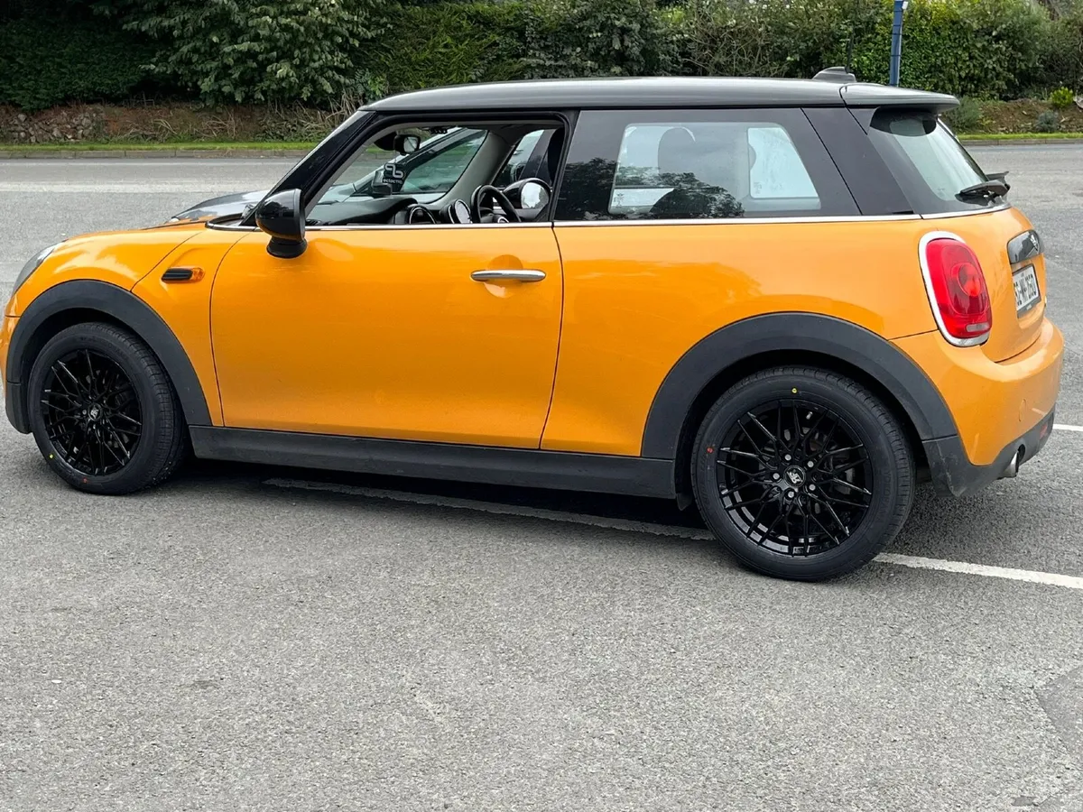 Mini Cooper 2015 - Image 2