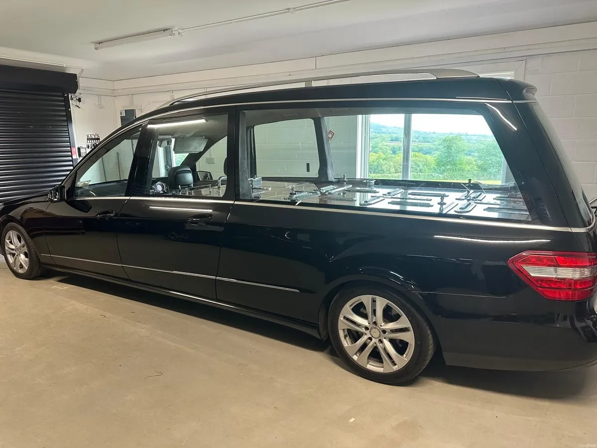 Mercedes Benz Duffy 5dr Hearse - Image 4
