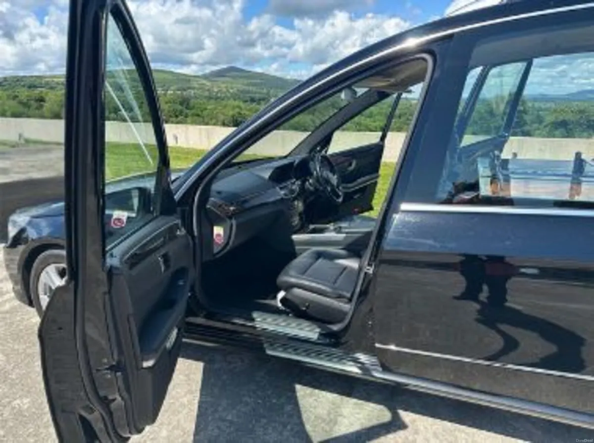 Mercedes Benz Duffy 5dr Hearse - Image 3