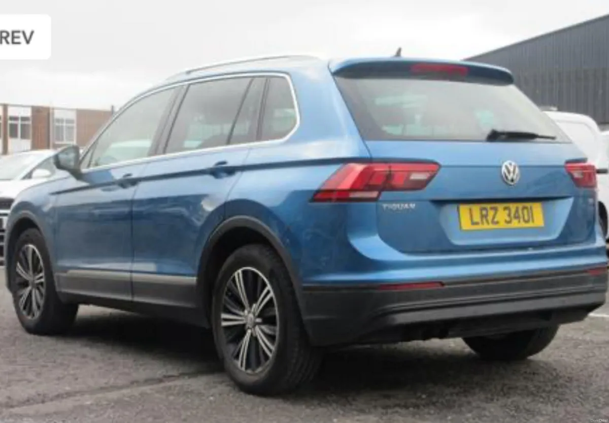 2016 Volkswagen Tiguan - Image 2